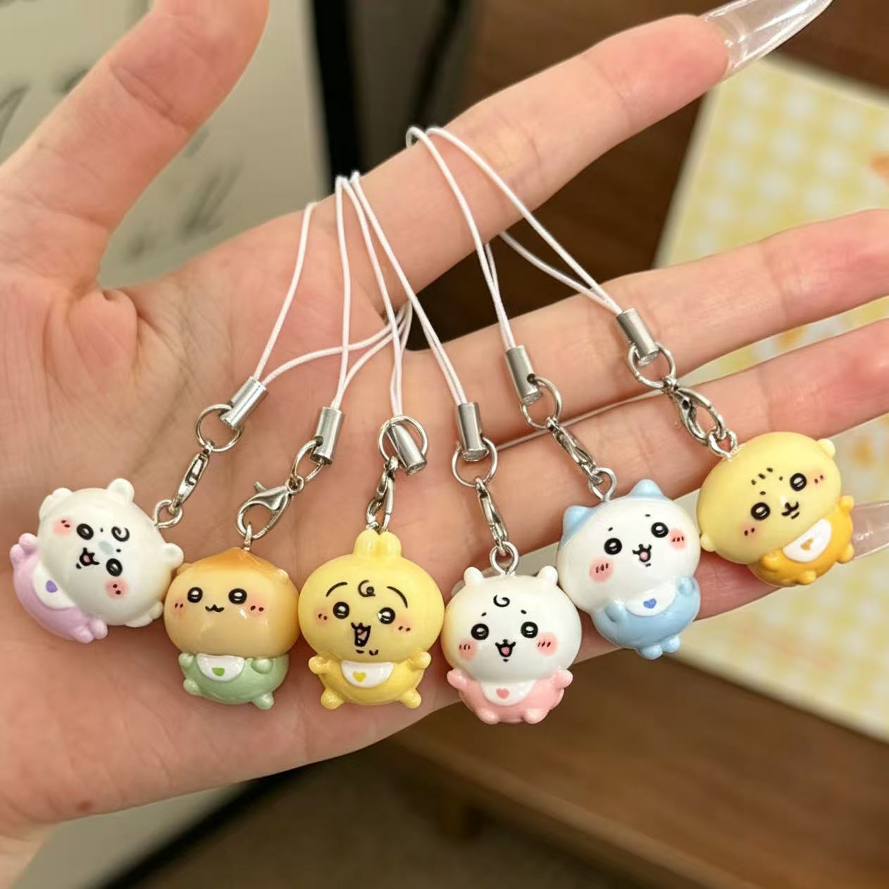 Resin Art Hanging - かわいい小さな樹脂製ペンダント、キュートなベビー服のうさぎハチワレの携帯ストラップ、ミニキーホルダー、小さなバッグチャーム、女の子、学生へのギフト