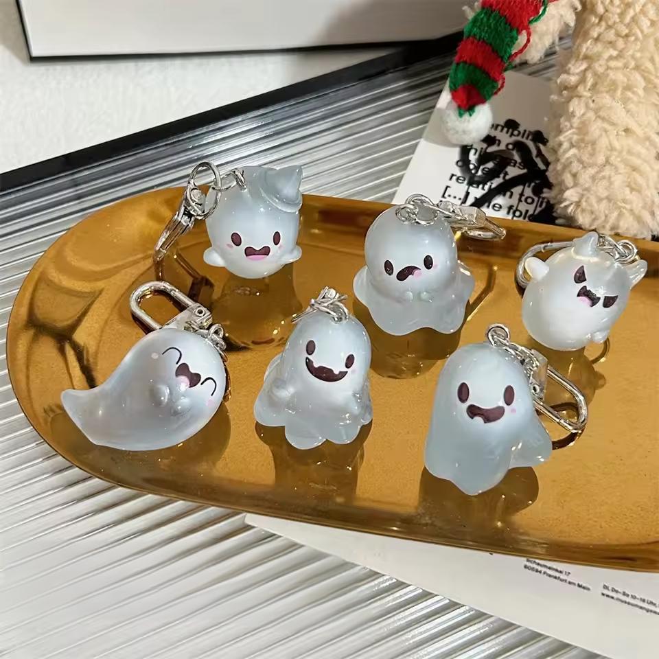 Resin Art Hanging - ハロウィンゼリーゴーストキーホルダー、立体漫画蓄光エルフペンダント、カップル親友スクールバッグアクセサリー