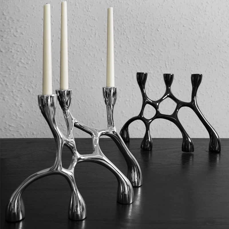シルバーの不規則な樹脂製アートキャンドルスティック、ロマンチ - Resin Art Aesthetic のレビューと価格