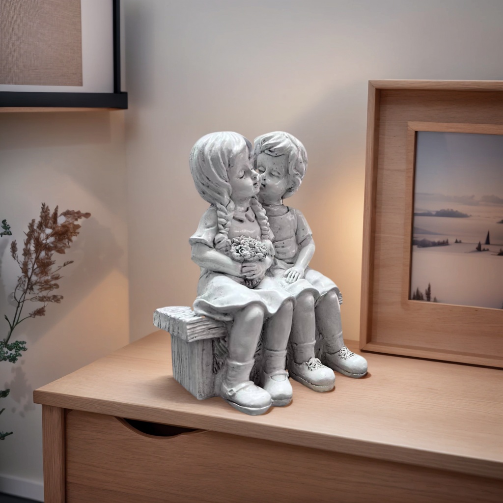 かわいい男の子と女の子の樹脂製像、ベンチに座るカップルの置物 - Resin Art Aesthetic のレビューと価格